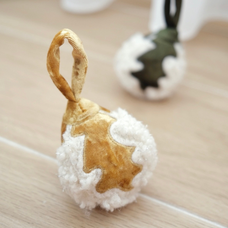 Lambwolf Xmas Bulbs // Julelegetøj med bolde med 'piv'