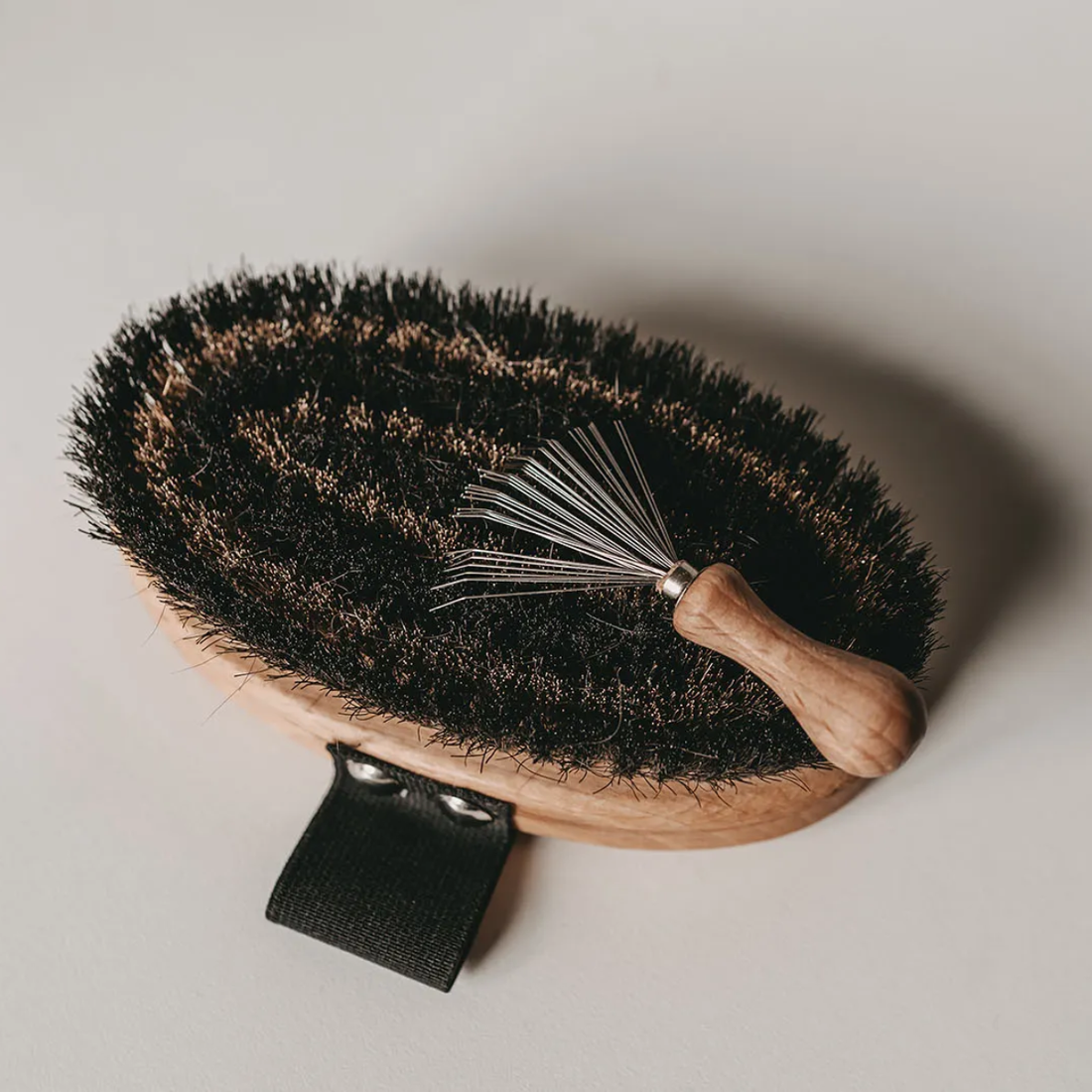 Lila Loves It Brush Cleaner // Effective cleaning for dog brushes