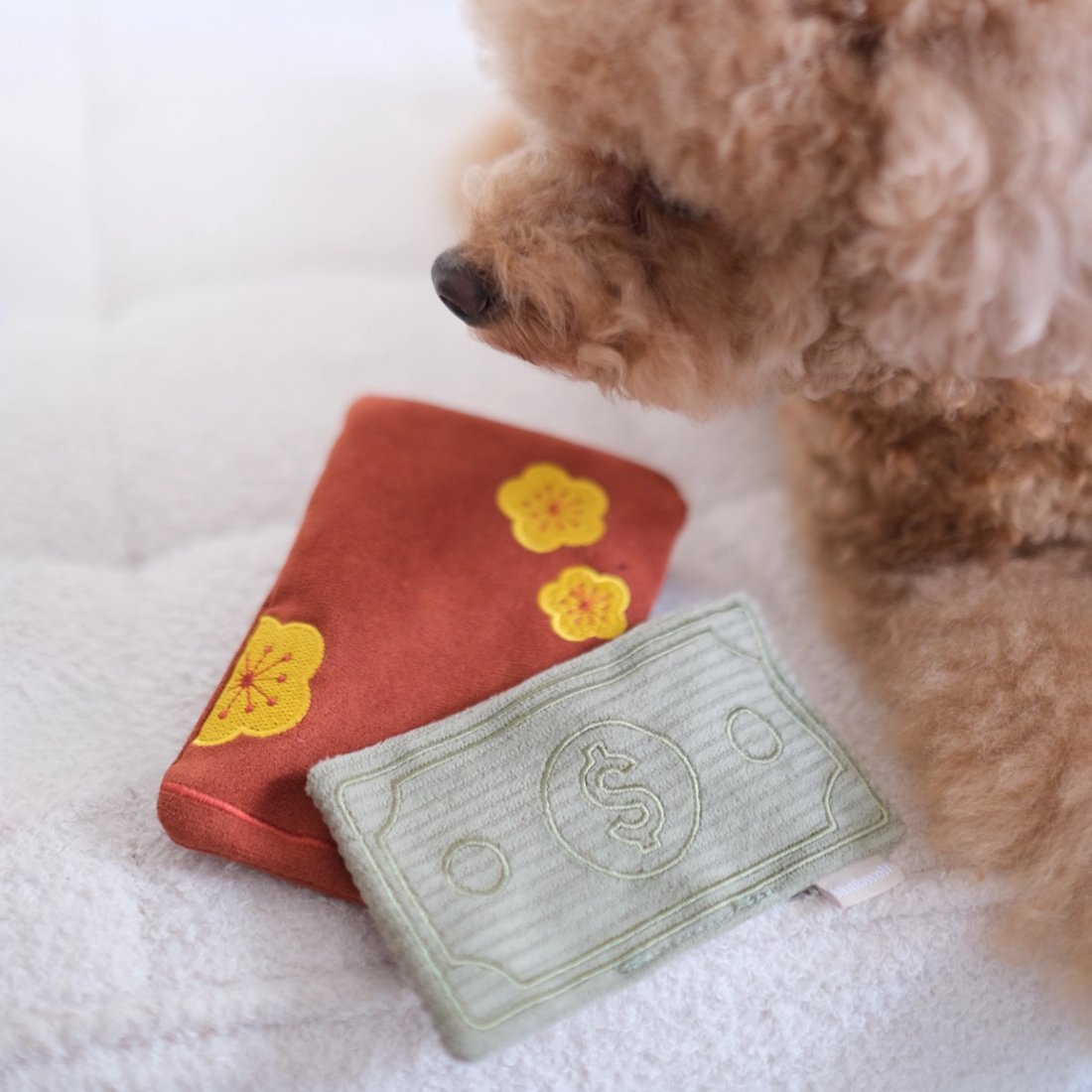 Lambwolf Red Pocket // Aktivitetslegetøj med snuselomme