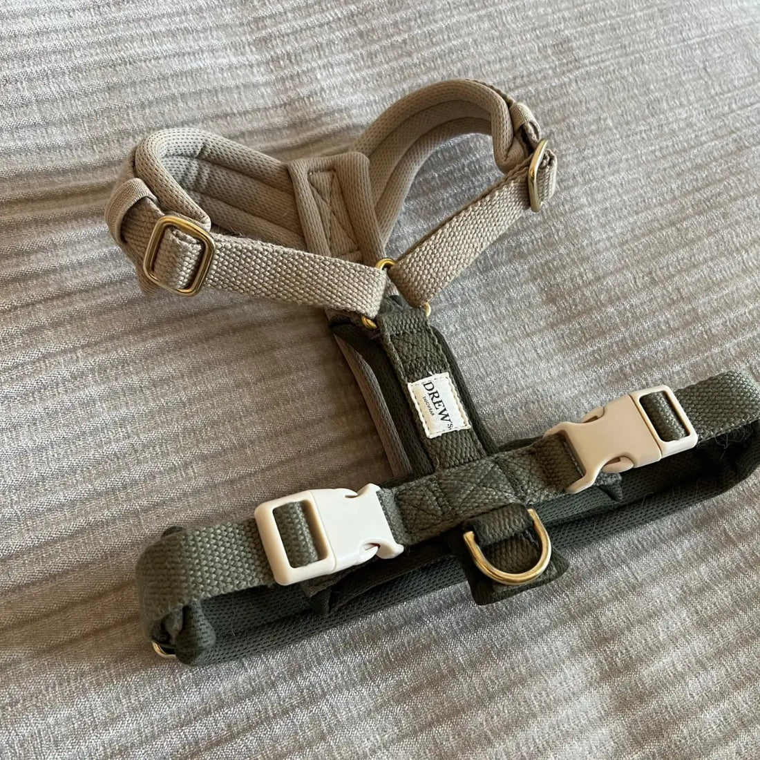 Drew's Dogwear Olive Pro // Justerbar y-sele (grøn/beige)