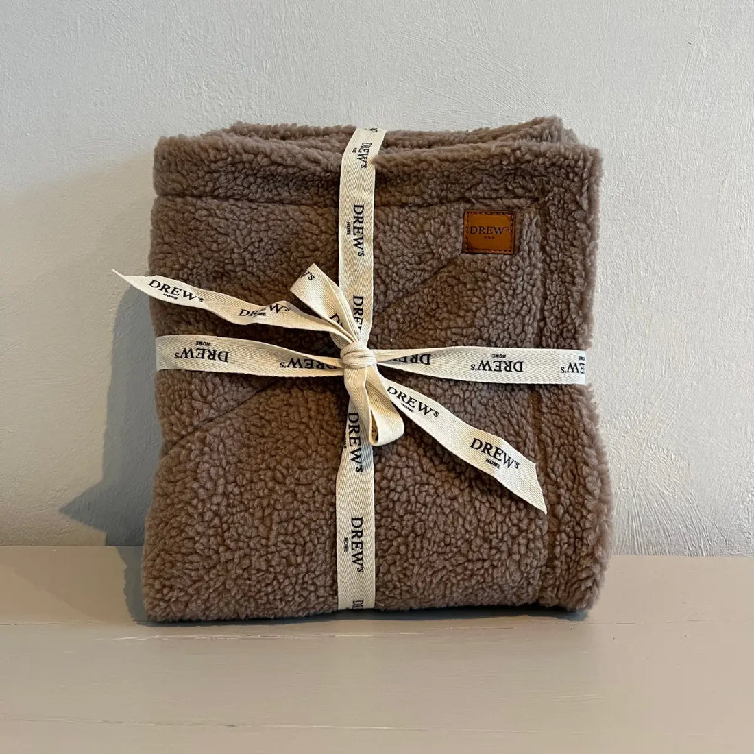 Drew's Dogwear Teddy // Soft dog blanket in teddy fleece (brown)