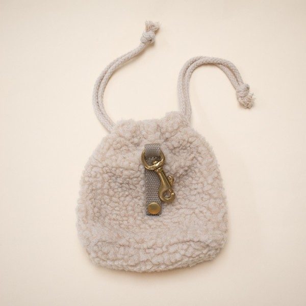 Drew's Dogwear Teddy // Godbidstaske i genanvendt sherpa (beige)