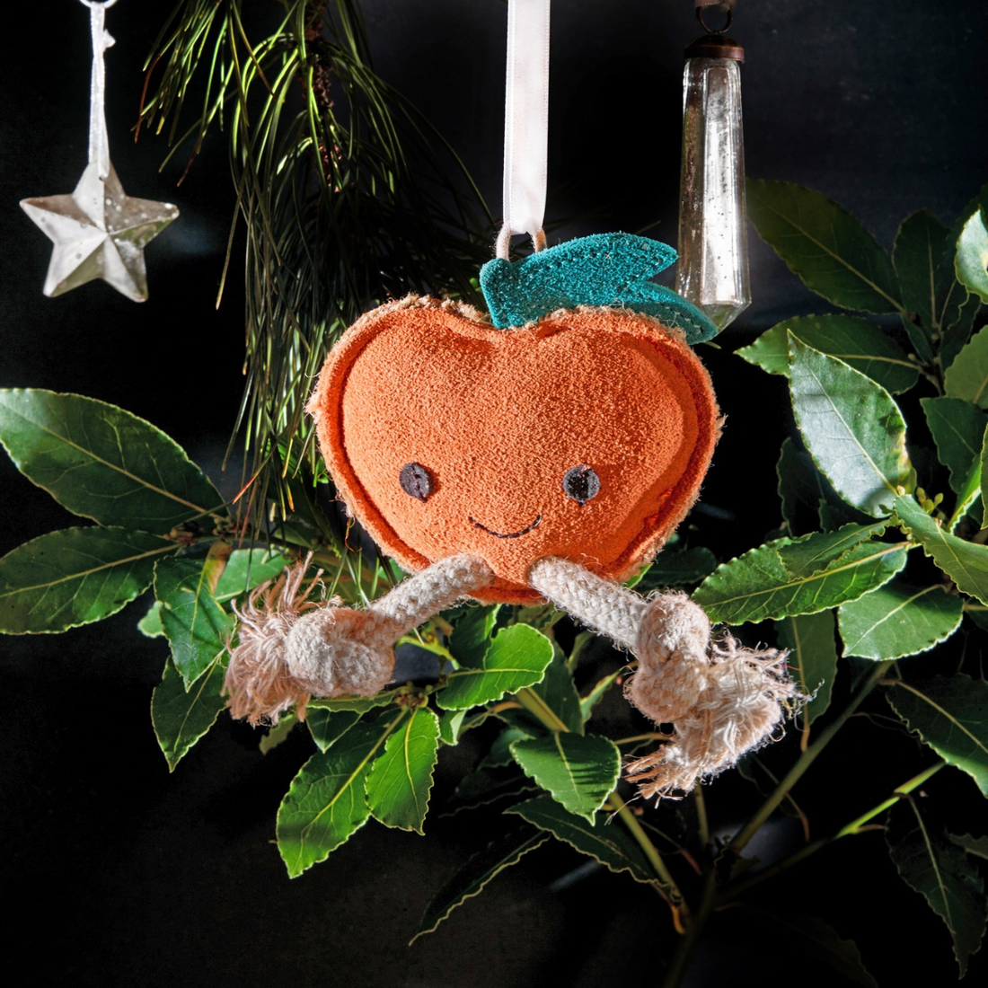 Sancho the Satsuma // Hundelegetøj i ruskind med fyld af jute (mandarin)