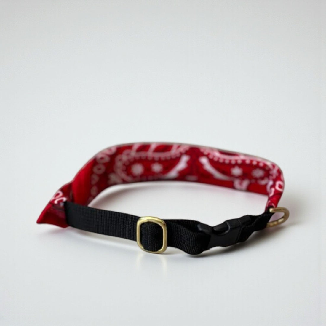 Dog Collective // ​​Adjustable bandana collar (paisley red)