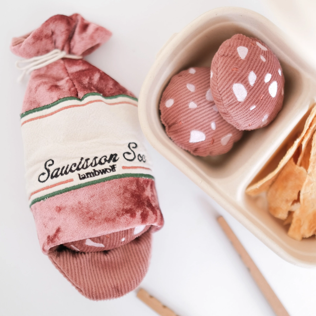 Lambwolf Saucisson Sec // Udtageligt aktivitetslegetøj med piv