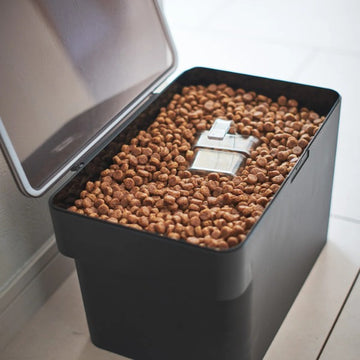 Yamazaki Tower 3,5 kg. // Lufttæt foderspand til hundefoder (sort)